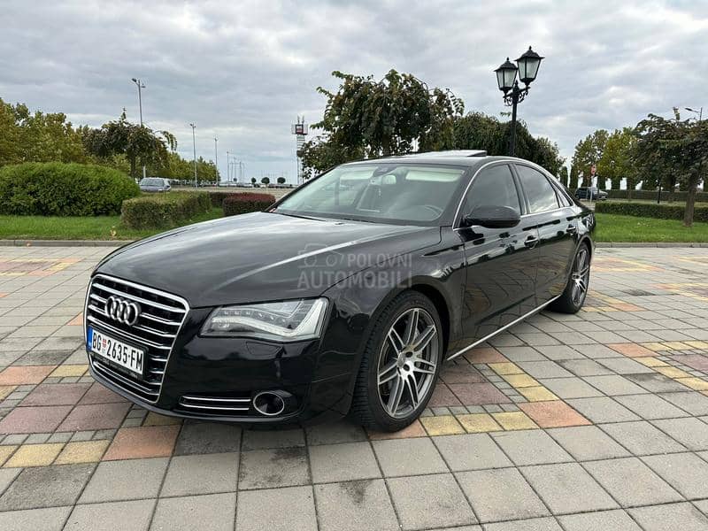 Audi A8 V8