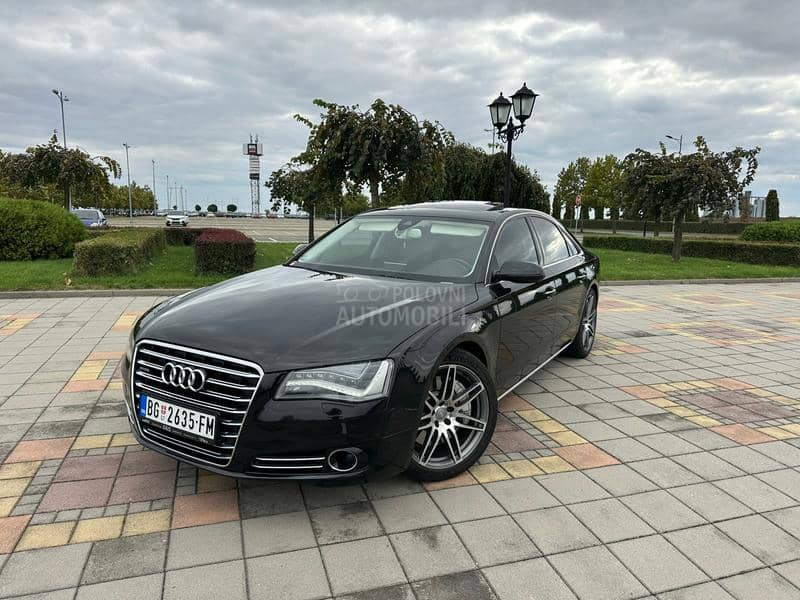 Audi A8 V8