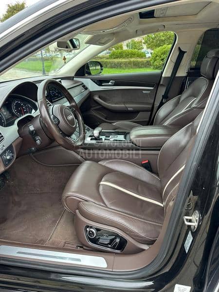 Audi A8 V8