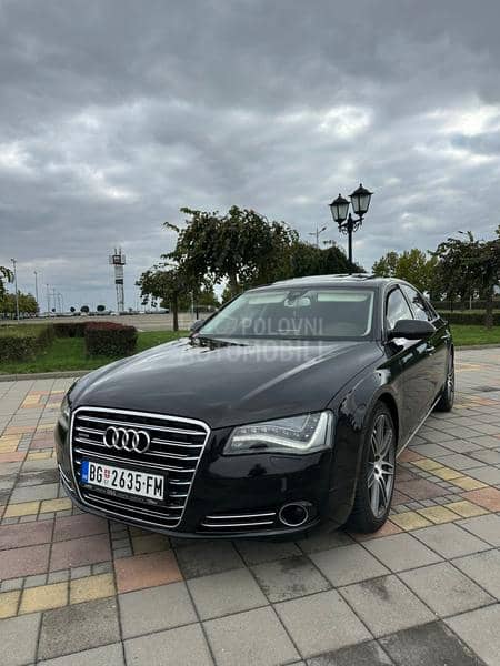 Audi A8 V8