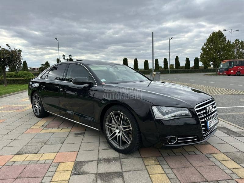 Audi A8 V8