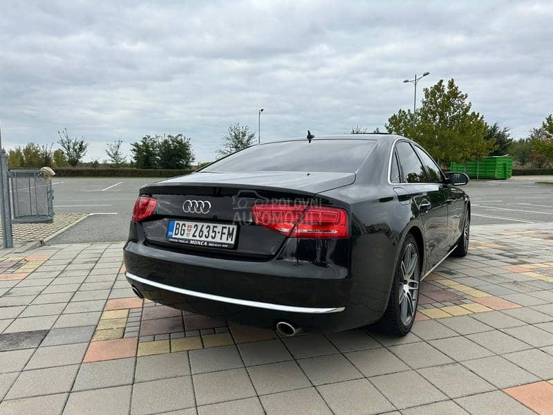 Audi A8 V8