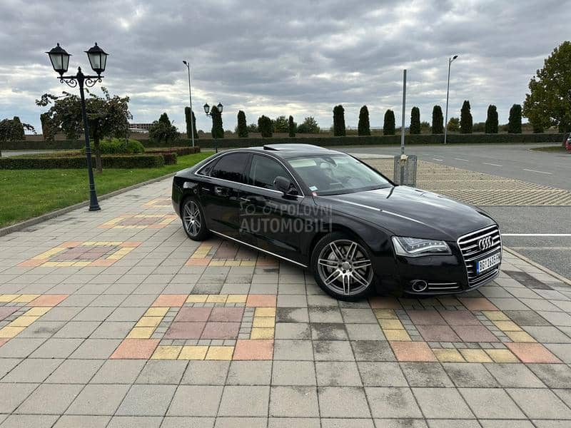 Audi A8 V8