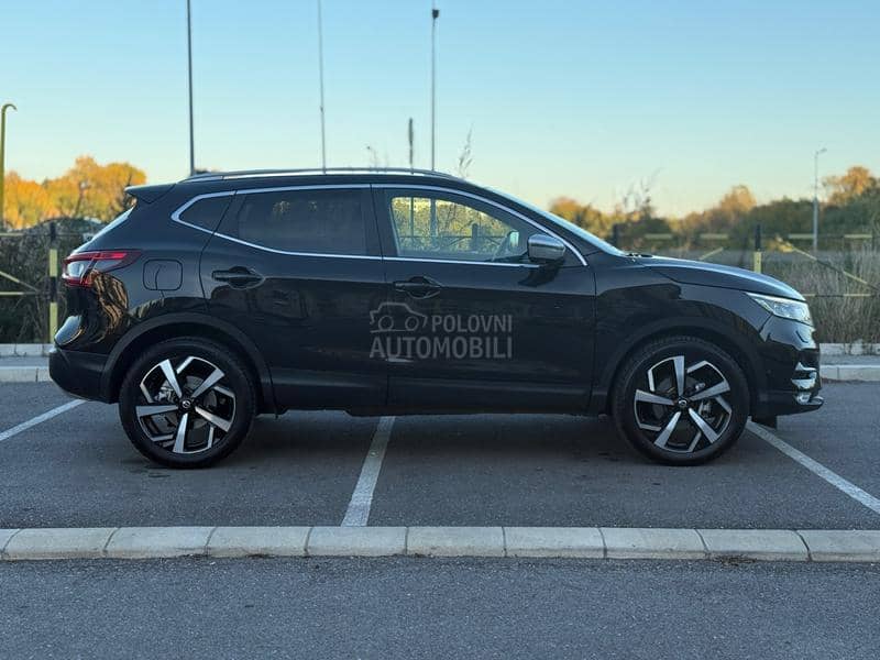 Nissan Qashqai TEKNA/ PANO/ AUTO Nissan Qashqai TEKNA/ PANO/ AUTO