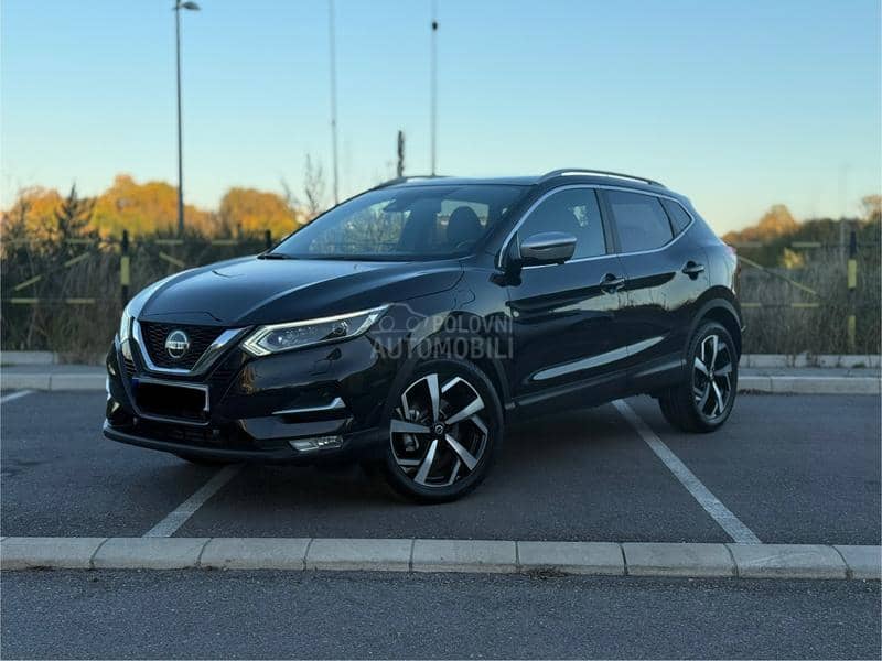Nissan Qashqai TEKNA/ PANO/ AUTO Nissan Qashqai TEKNA/ PANO/ AUTO
