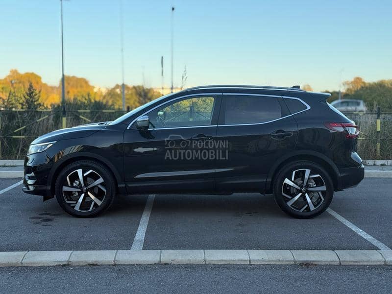 Nissan Qashqai TEKNA/ PANO/ AUTO Nissan Qashqai TEKNA/ PANO/ AUTO