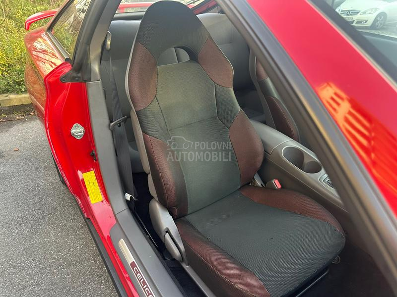 Toyota Celica 1.8 VVT-i CH
