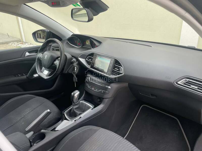 Peugeot 308 1.2i