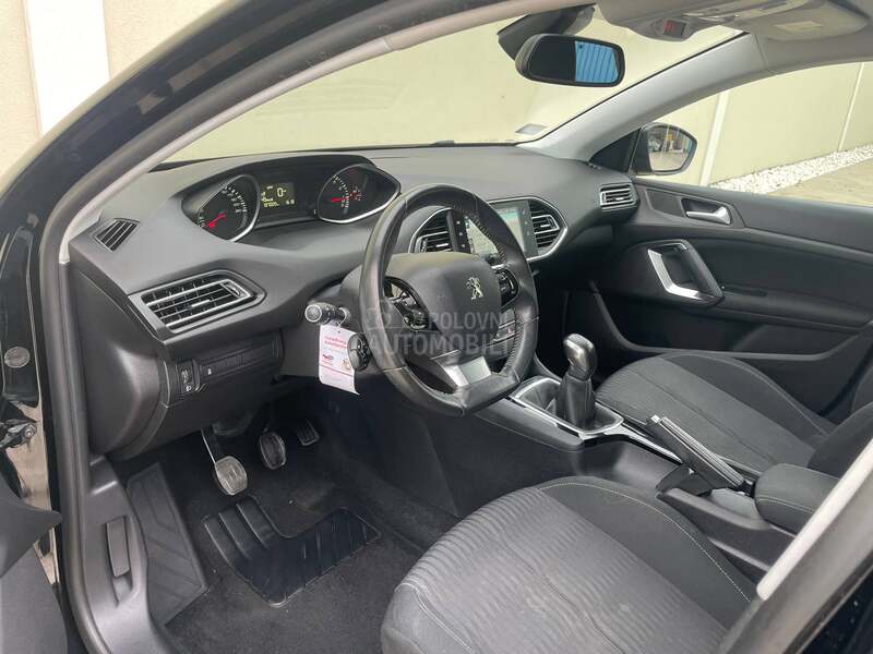 Peugeot 308 1.2i