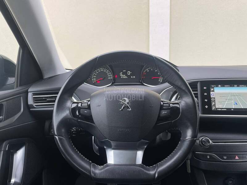 Peugeot 308 1.2i