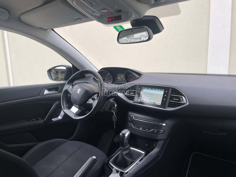Peugeot 308 1.2i