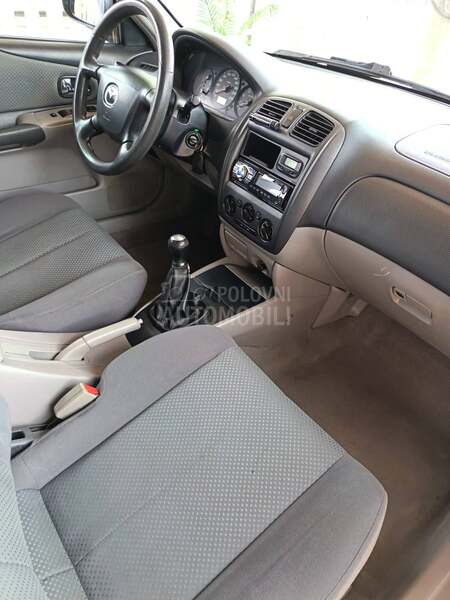 Mazda 323 NIJE NOV