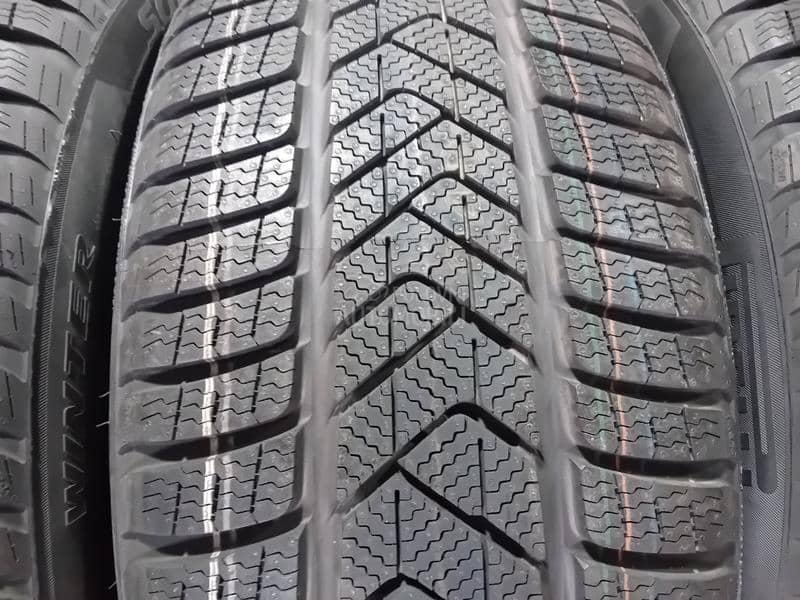 Pirelli 245/45 R19 Zimska