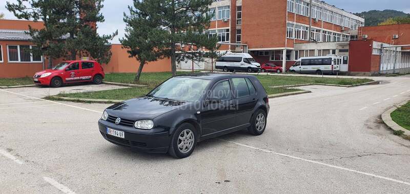 Volkswagen Golf 4 //O C U V A N