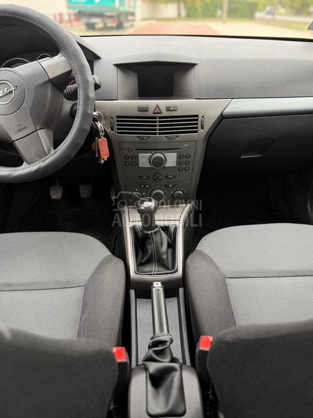 Opel Astra H 