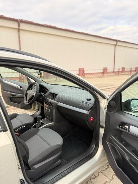 Opel Astra H 