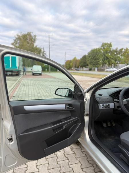 Opel Astra H 