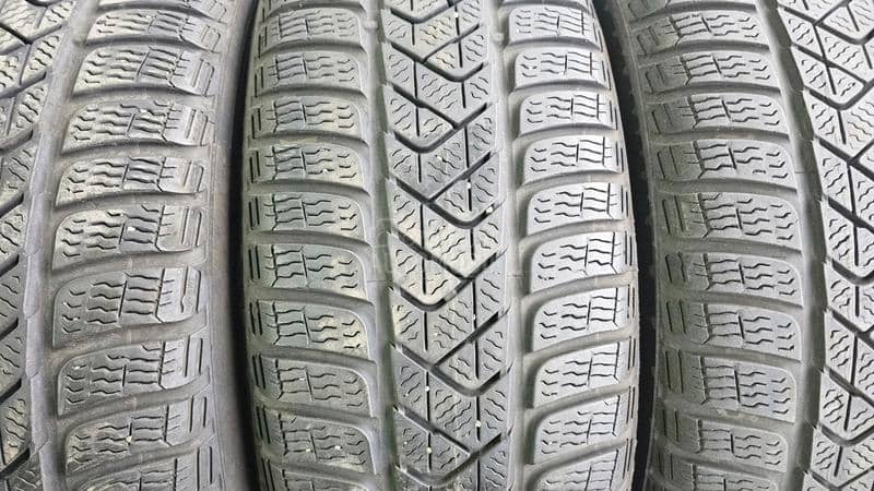 Pirelli 215/60 R16 Zimska
