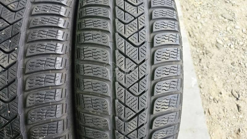 Pirelli 215/60 R16 Zimska