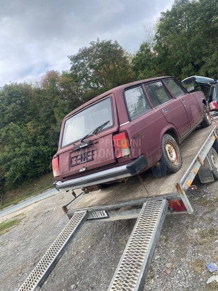 Lada 2104 -  kompletan auto u delovima