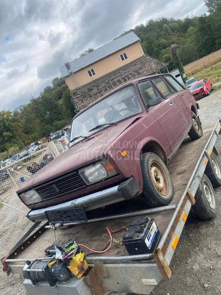 Lada 2104 -  kompletan auto u delovima