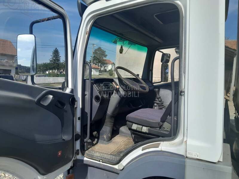 Mercedes Benz 818