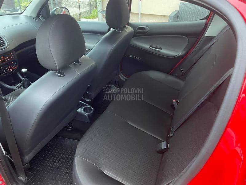 Peugeot 206 plus 1.1 b Young