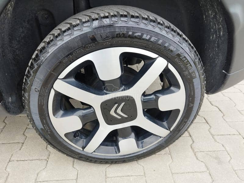 Citroen C4 Cactus 1.5 BlueHdi SHINE