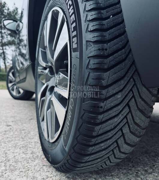 Peugeot 2008 1.2 ALLURE
