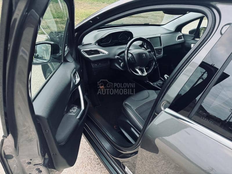 Peugeot 2008 1.2 ALLURE