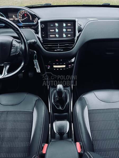 Peugeot 2008 1.2 ALLURE