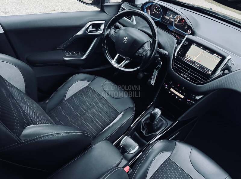 Peugeot 2008 1.2 ALLURE