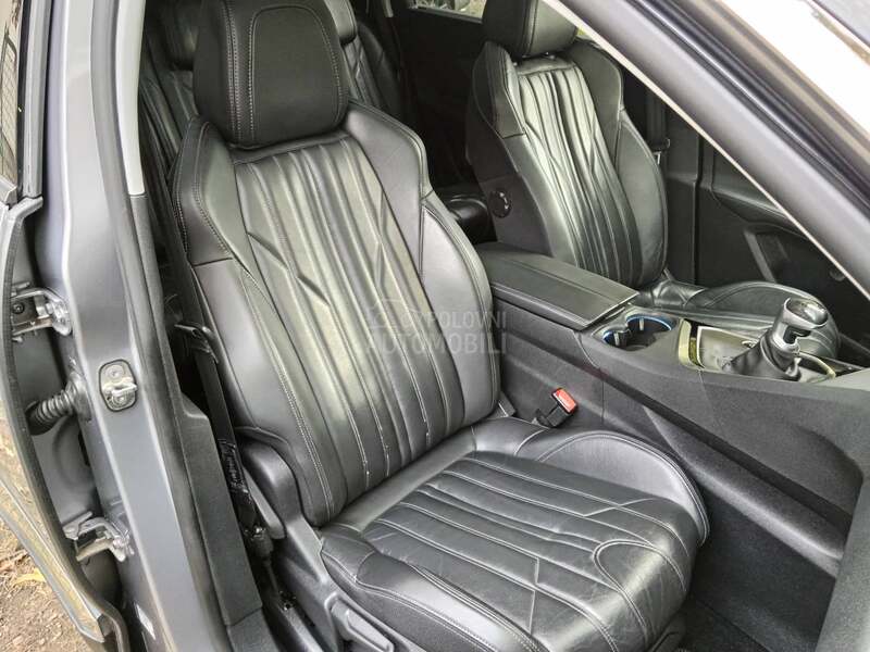 Peugeot 5008 MATRIX PANO VIRT