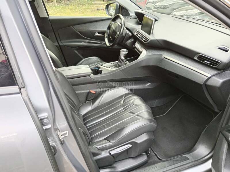 Peugeot 5008 MATRIX PANO VIRT