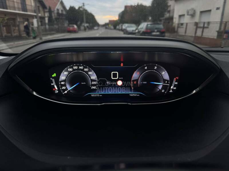 Peugeot 5008 MATRIX PANO VIRT
