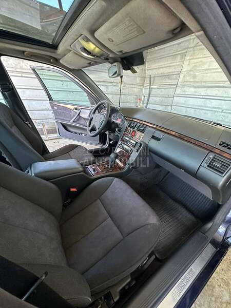 Mercedes Benz E 220 