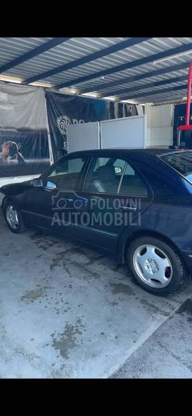 Mercedes Benz E 220 