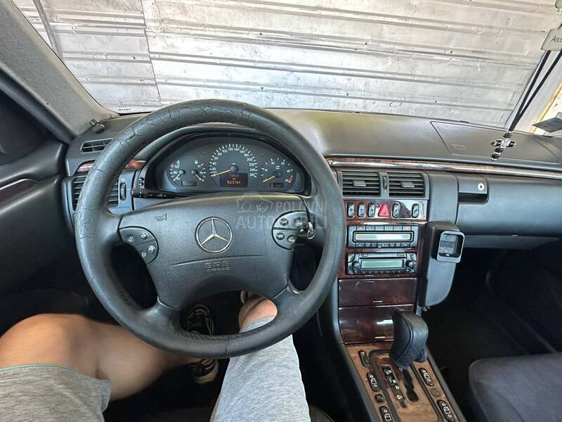 Mercedes Benz E 220 