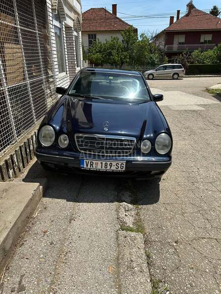 Mercedes Benz E 220 
