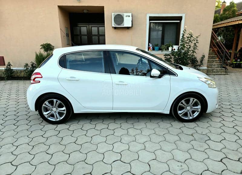 Peugeot 208 1.4HDI ALLURE LED