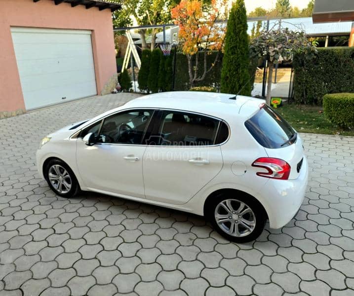 Peugeot 208 1.4HDI ALLURE LED