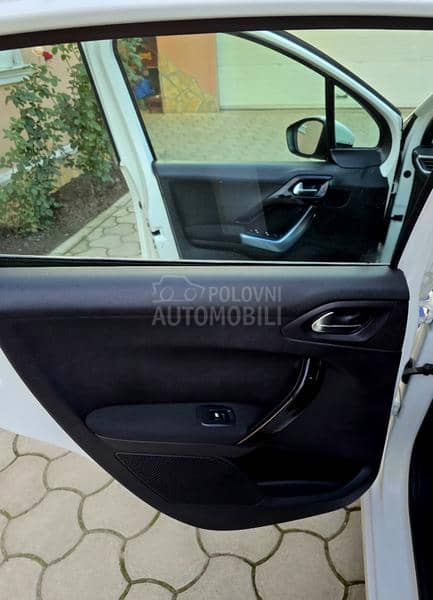 Peugeot 208 1.4HDI ALLURE LED