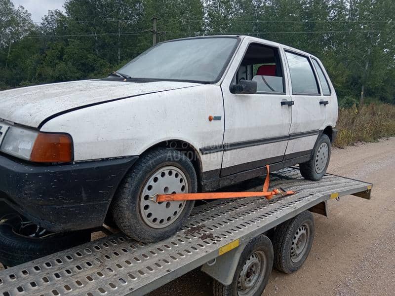 Fiat Uno -  kompletan auto u delovima