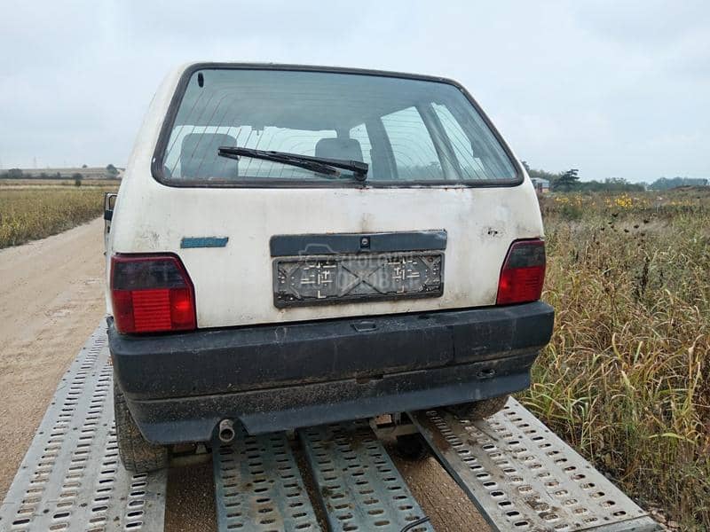 Fiat Uno -  kompletan auto u delovima