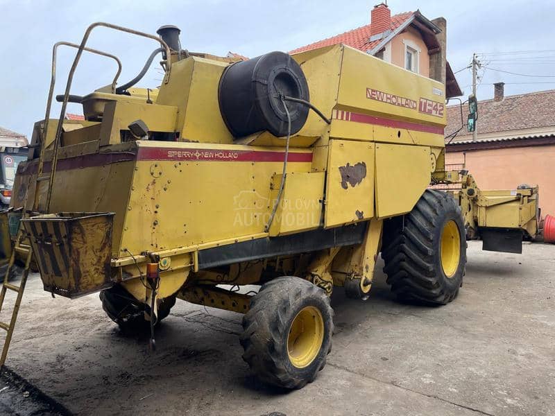 New Holland Tf42