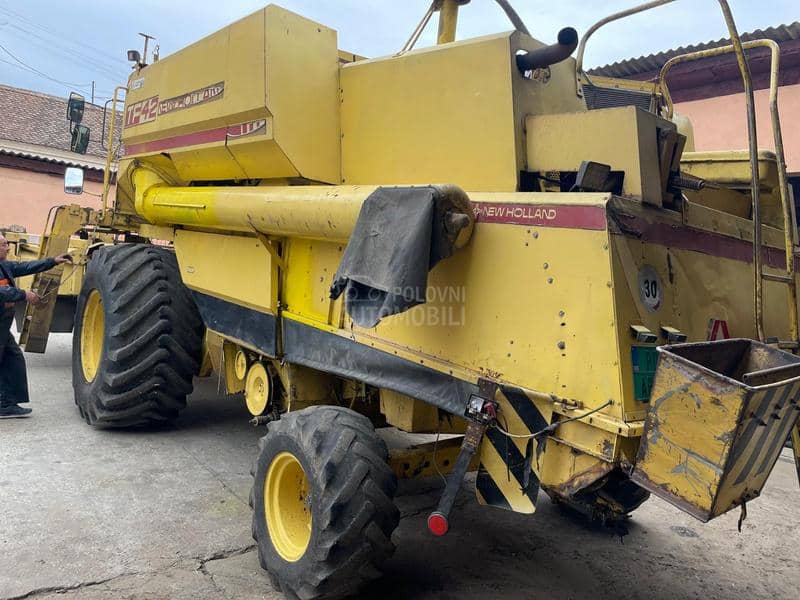 New Holland Tf42