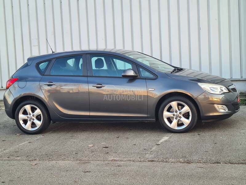 Opel Astra J 1.7cdti ENJOY