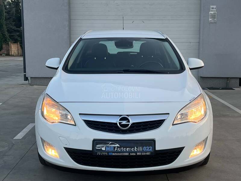 Opel Astra J 1.7CDTi COSMO