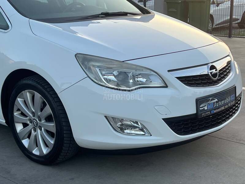 Opel Astra J 1.7CDTi COSMO