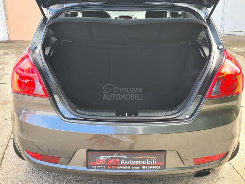 Kia cee`d 1.4 LX Champion
